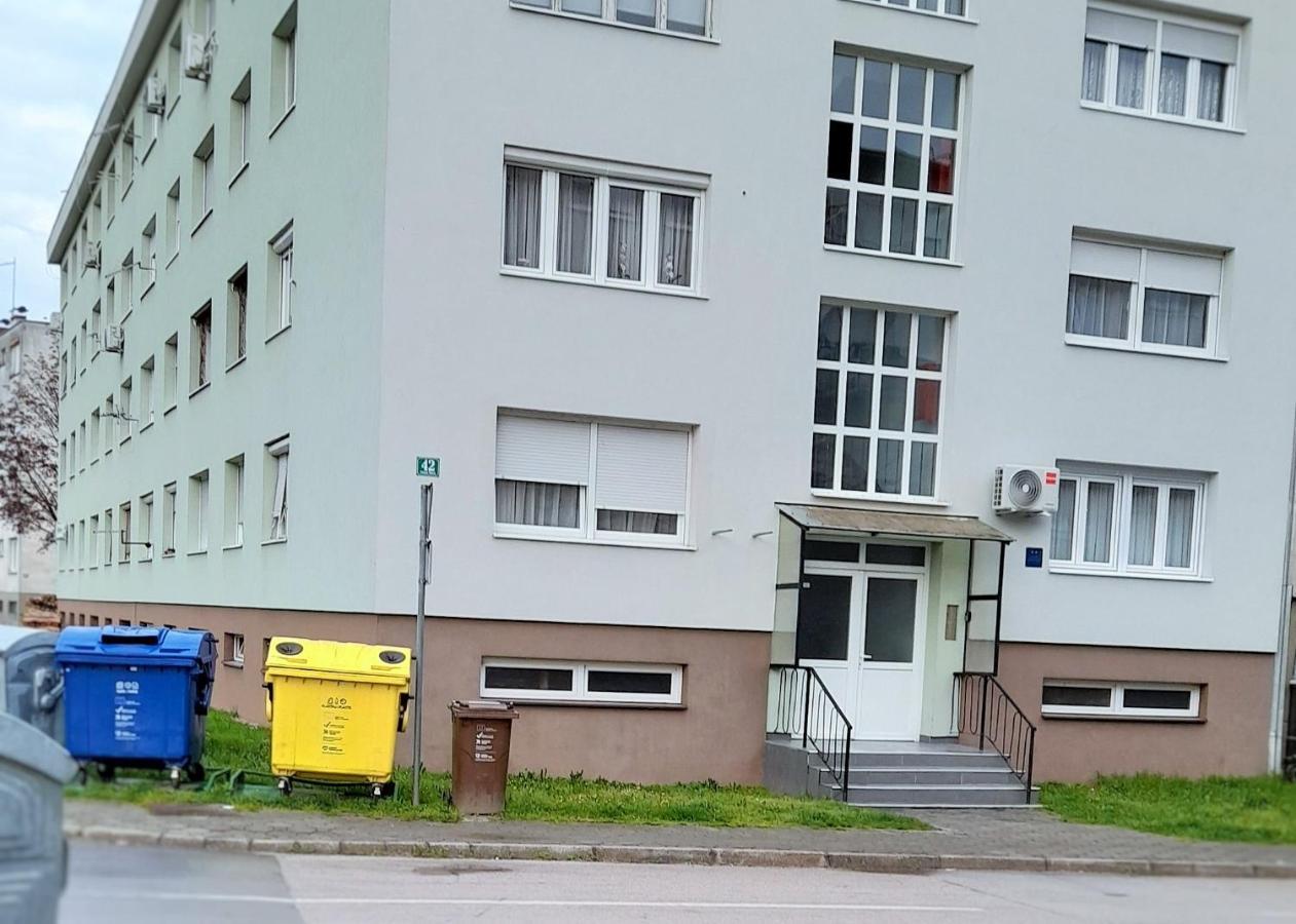 Studio Apartman Four Pearls Karlovac Exterior photo